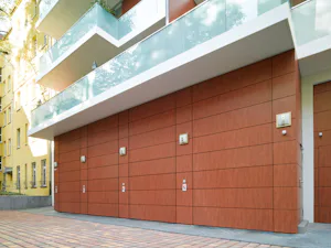 Portes en aluminium pour bardage par l’utilisateur ALR F42 avec bardage affleurant fourni par l’utilisateur