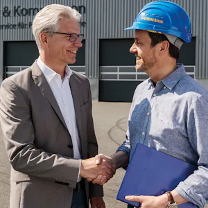 Montasje- og servicevennligKonstruert for lang... Montasje- og servicevennligKonstruert for lang levetidOptimal varmeisoleringSikker betjeningRask portåpning med hastigheter opptil 1 m/sBredt utvalg av ekstrautstyr for mer sikkerhet og...