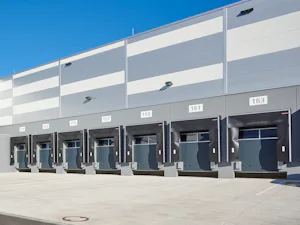 Hörmann est le seul fabricant sur le marché international à... Portes industrielles et équipements de quai Hörmann en parfaite concordance.