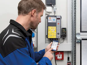 BlueControl Die Hörmann BlueControl App unterstützt die Inbetriebnahme sowie Service- und Wartungseinsätze von Industrie-Sektionaltoren vor Ort.
