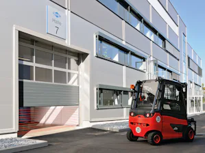 Sistema radio BiSecur Il nostro sistema radio bidirezionale BiSecur permette l'utilizzo comodo e sicuro dei portoni sezionali industriali. Il sistema radio BiSecur si basa su un metodo di crittografia particolarmente...