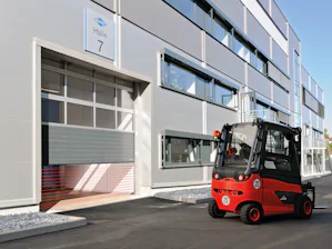 Funksystem BiSecur Hörmann Industrie-Sektionaltor mit Sicherheitslichtgitter.
