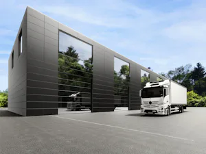 Portes sectionnelles en aluminium pour une architecture sophistiquée ALR F42 Vitraplan avec panneaux de façade modernes ALUCOBOND® naturAL Reflect 405.