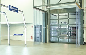 Hörmann Flex - strokengordijnen PVC zijn uitermate geschikt... Hörmann Flex - strokengordijnen PVC zijn uitermate geschikt als voordelige afsluiting van grote halopeningen. De slijtvaste PVC-stroken sluiten goed en gaan alleen over de breedte van het voertuig of...