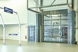 Les rideaux à lanières souples Hörmann conviennent... Les rideaux à lanières souples Hörmann conviennent particulièrement comme fermeture économique pour de très grandes ouvertures de bâtiments. La fermeture des lanières en PVC très résistantes, qui...