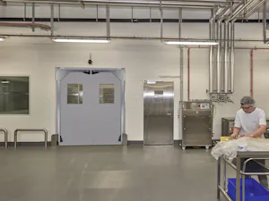 Fleksibilna nihajna vrata in lamelne zavese Flex so... Fleksibilna nihajna vrata in lamelne zavese Flex so prilagodljive in funkcionalne rešitve za učinkovito zapiranje prehodov v industrijskih in logističnih objektih. Nihajna vrata s fleksibilnim vratnim...