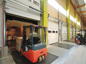 Niveleurs de quai Les niveleurs de quai Hörmann sont des solutions conçues expressément pour compenser au millimètre la différence de hauteur entre les divers planchers de camions et les quais de chargement. Il est...