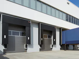 Hörmann est votre unique fabricant pour tous les composants... Hörmann est votre unique fabricant pour tous les composants de votre poste de chargement : niveleurs de quai, sas d’étanchéité, abris de quai et butoirs. Les produits Hörmann issus de notre propre...