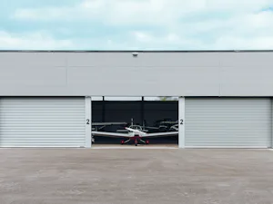 A Hörmann alumíniumból és acélból készült redőnykapuk... Redőny- és rács kombináció