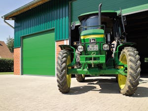 Hörmann Industrie-Rolltore aus Aluminium und Stahl sind... Rolltor SB mit Traktor