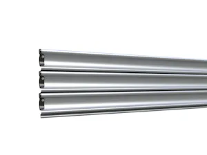 Perfil HR70 S de acero galvanizado cerrado La puerta enrollable TD de Hörmann es una solución especialmente económica y simple para aplicaciones con menos requisitos. Se utiliza frecuentemente para cerrar por la noche tiendas pequeñas,...