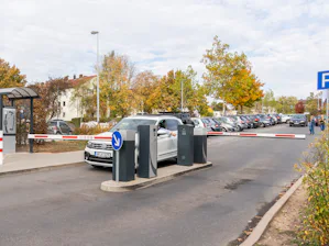 Tudjon meg többet a fizető parkolásról, hozzá való... Tudjon meg többet a fizető parkolásról, hozzá való fizetőautomatákról a Parkolóház- és parkolási rendszereink megismerése révén.