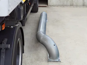Les guide-roues assistent le conducteur de manière ciblée... Directement vers le poste de chargement avec guide-roues Hörmann.