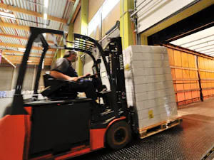 Med økende krav til automatisert vareflyt tas RFID-teknologi... Med økende krav til automatisert vareflyt tas RFID-teknologi stadig oftere i bruk. Denne teknologien bruker radiobølger for å overføre data fra en transponder (RFID-brikke) til en leser, og muliggjør...