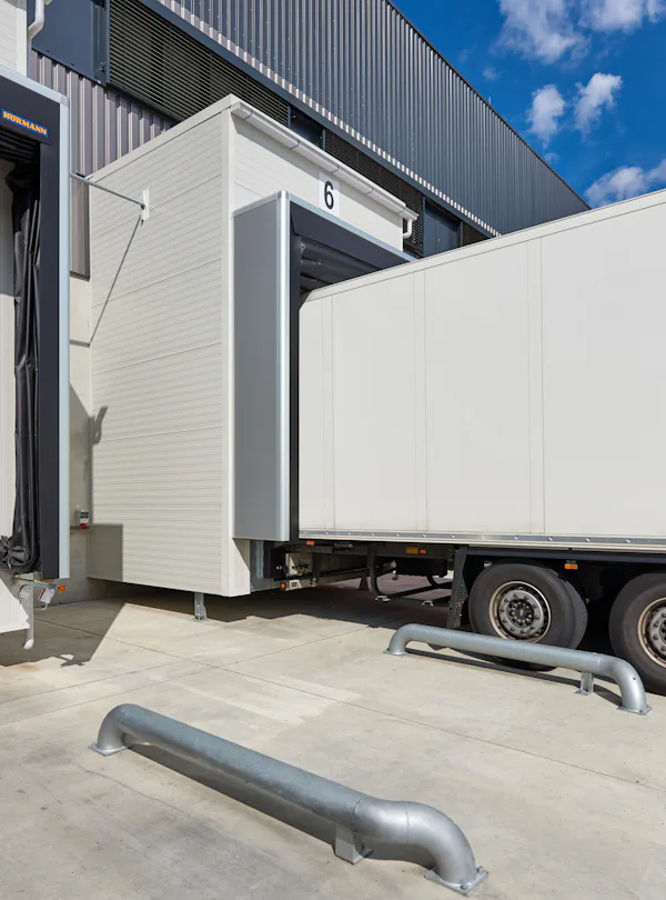 Un équipement adapté à tous les environnements... Un équipement adapté à tous les environnements industriels
Qu’ils soient installés au sein d’un entrepôt logistique, d’un site de fabrication ou d’une plateforme de distribution à fort trafic, les...