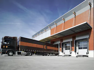 Van de appelkist tot het hightechproduct: Dockshelters... Vrachtwagen laadt zich aan dockshelters van Hörmann
