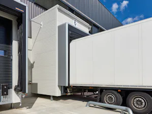 Vorsatzschleuse mit DOBO-System: Das DOBO-System von Hörmann... Hörmann Thermoschleuse