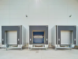 Enten du trenger isolerte eller uisolert konstruksjoner, med... Enten du trenger isolerte eller uisolert konstruksjoner, med kledning fra byggeplass eller fabrikk, eller om du vurderer en Termisk- eller DOBO-lastehus – hos Hörmann finner du praktiske og velprøvde...