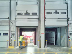 Energie-efficiëntie: omdat de voorzetsluis voor de hal is... Binnenaanzicht voorzetsluizen van Hörmann