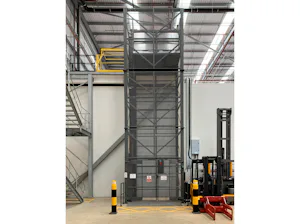 Technická specifikace
Nosnost: Až 1 500 kg (kapacita 1–2... Samonosný a kompaktní s rychlou instalací: nákladní výtah od společnosti Hörmann.