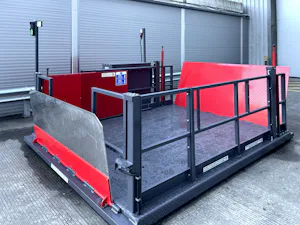 La plateforme de chargement universelle UDD offre une... Table élévatrice à ciseaux hydraulique SL de Hörmann