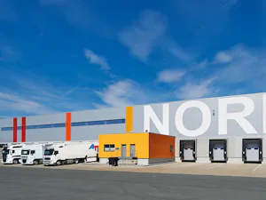 Logistik und Spedition: effiziente Verladung in... Logistik und Spedition: effiziente Verladung in Güterumschlagzentren, Lagerhäusern und Frachtterminals – mit Fokus auf sichere Arbeitsbedingungen, optimalen Warenfluss und reibungslose...