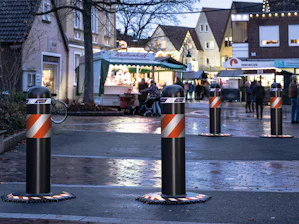 Siirrettävät ajoneuvojen turvaesteet ovat tärkeä osa... Mobile Fahrzeugsperren