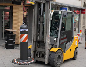 Flexibilité maximale Les bornes OktaBlock peuvent être installées seules, alignées ou en décalage. Cela permet de mettre en œuvre des concepts de protection individuels en fonction des besoins. De plus, les bornes offrent...