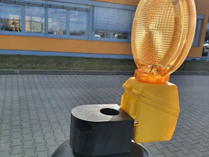 Concepte de siguranță personalizate Hörmann recomandă ca un... Concepte de siguranță personalizate Hörmann recomandă ca un concept de protecție a accesului să fie întocmit de un expert pentru a se asigura că ușa este instalată în conformitate cu cerințele și...