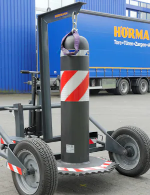 Une logistique simple Grâce à une aide au transport qui peut être vissée dans le couvercle de la borne, la borne simple entièrement assemblée peut être facilement placée à l’aide d’une grue ou d’un chariot élévateur puis...