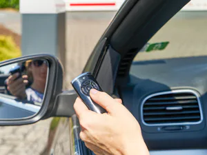 Bediening per handzender Slagbomen vanuit de auto openen met afstandsbediening