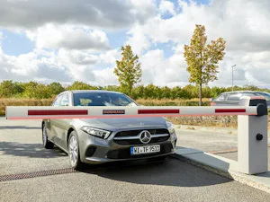 Vooral in niet-openbare gebieden, zoals parkeerterreinen van... SH 50 / SH 100 met ovale boom