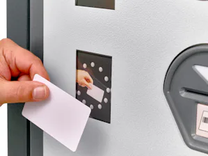 Nutzung einer QR-, Barcode- oder RFID-Transponderkarte Nutzung einer QR-, Barcode- oder RFID-Transponderkarte