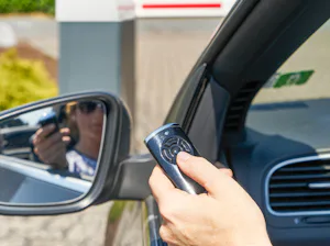 Otevření závor z vozidla pomocí dálkového ovládání Otevření závor z vozidla pomocí dálkového ovládání