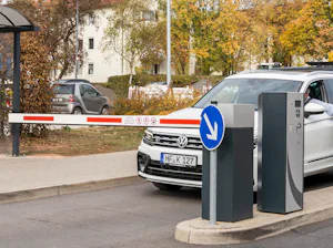 Více informací o placeném parkování se dozvíte... Závorový systém na veřejném parkovišti