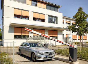 De automatische slagboom SH 300 heeft een maximale breedte... Slagboom SH 300 voor wooncomplexen