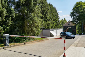 De automatische slagboom SH 600 overtuigt als uitvoering met... Slagboom SH 600: auto bij de ingang