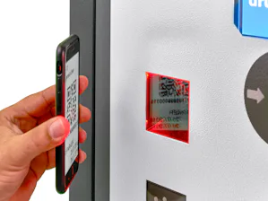 QR-kód szkennelése okostelefonnal Az indukciós hurkok mellett, melyek egy jelenlétérzékelést követően impulzust adnak a forgalomkorlátozó rendszer nyitására, számos más lehetőséget is kínálunk a sorompók működtetésére.
A...