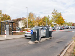 Parkhaus- und Parkplatzsysteme