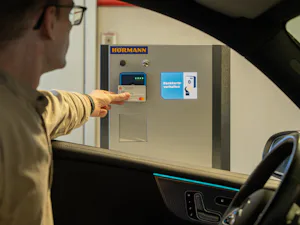 Hörmann Park NFC maakt van bank- en kredietkaarten met NFC-chip een parkeerkaart en betaalmiddel. De toegang tot de parkeergarage vindt plaats na het overhandigen van de betreffende kaart aan het toegangsstation. Hörmann Park NFC maakt van bank- en kredietkaarten met NFC-chip een parkeerkaart en betaalmiddel. De toegang tot de parkeergarage vindt plaats na het overhandigen van de betreffende kaart aan het toegangsstation.