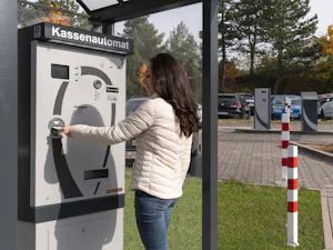 Dankzij het kleurenscherm, de eenvoudige... Betalingsproces bij de betaalautomaat