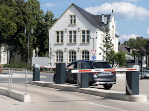 Combineer onze inrij- en uitrijposten en betaalautomaten met... Slagboom vóór opening voor uitrijdende auto