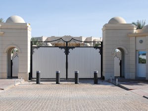 Poller stellen eine der am häufigsten verwendeten Formen der... Poller stellen eine der am häufigsten verwendeten Formen der Zufahrtskontrolle dar – zu Recht, denn die Einsatzmöglichkeiten für Poller sind vielfältig. Unsere Poller ermöglichen eine flexible und...