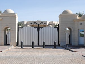 Les bornes constituent une des formes de contrôle d’accès... Les bornes constituent une des formes de contrôle d’accès les plus fréquemment utilisées – à juste titre, car les possibilités d’utilisation des bornes sont multiples. Nos bornes permettent une...