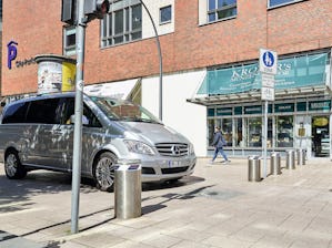 Szeretné megakadályozni, hogy illetéktelenek behajtsanak az... Szeretné megakadályozni, hogy illetéktelenek behajtsanak az Ön telkére vagy cégének területére? Vagy egy biztonságos megoldást keres, hogy egy nyilvános teret vagy egy rendezvény területét...