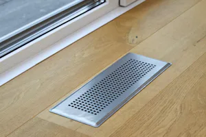 Automatisch ein angenehmes Wohnraumklima An der hohen Energieeffizienz hat auch die Lüftungsanlage ihren Anteil. Sie gewinnt bis zu 90 Prozent der Raumwärme aus der verbrauchten Abluft zurück und erwärmt damit die einströmende Frischluft....