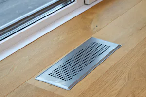 Automatisch ein angenehmes Wohnraumklima An der hohen Energieeffizienz hat auch die Lüftungsanlage ihren Anteil. Sie gewinnt bis zu 90 Prozent der Raumwärme aus der verbrauchten Abluft zurück und erwärmt damit die einströmende Frischluft....