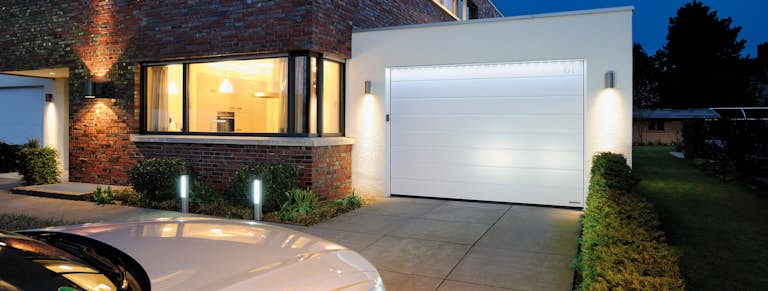 Beleuchtetes Garagentor von Hörmann
