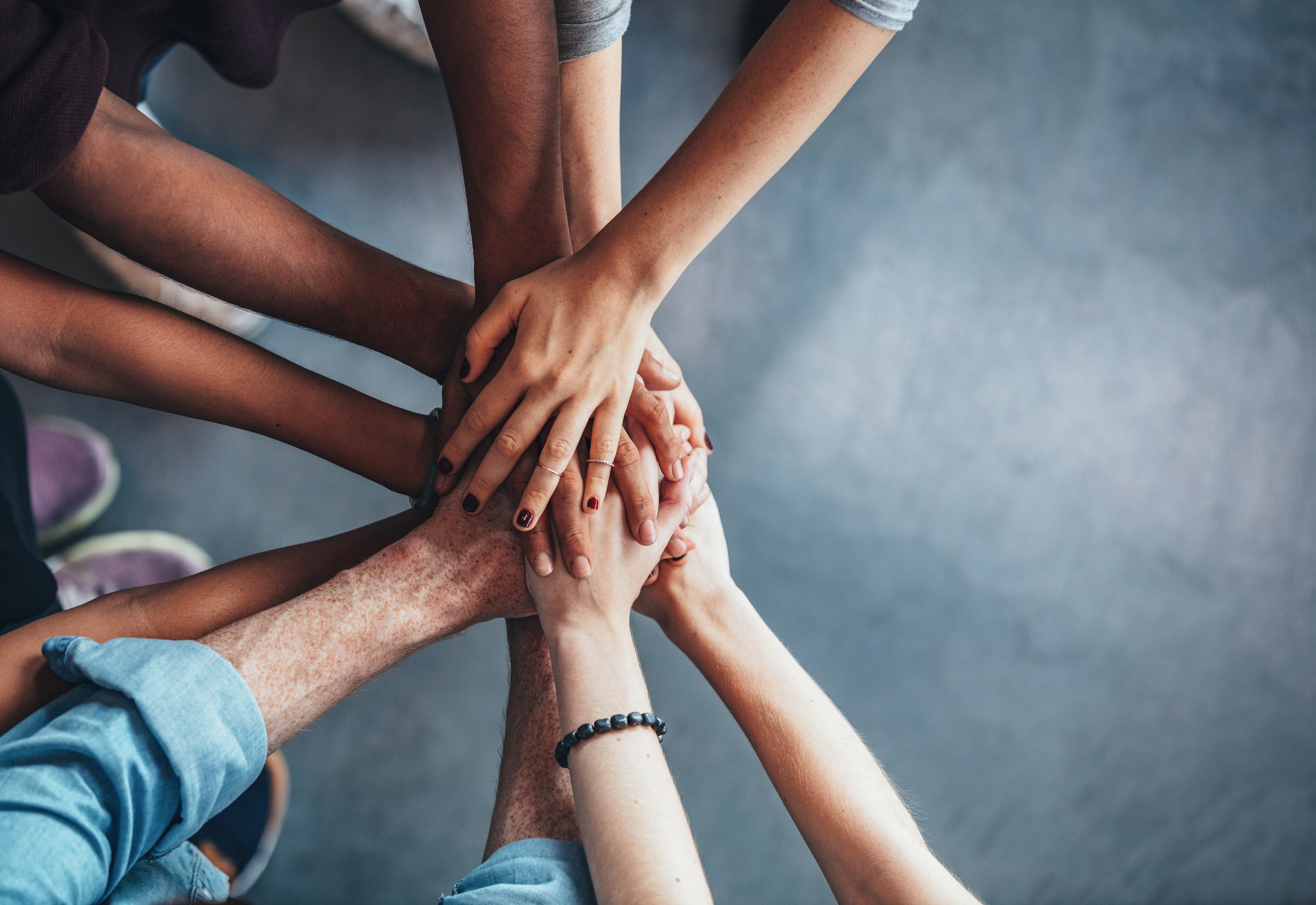 Samenwerking
Communicatie:
Wij complimenteren en... Samenwerking
Communicatie:
Wij complimenteren en informeren elkaar (rapporteren) en spreken elkaar aan. Kritiek uiten wij persoonlijk en opbouwend. Onderling respect en tolerantie. Conflicten...