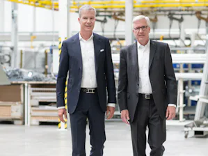 Mer än 20 miljoner portar har tillverkats och levererats... Mer än 20 miljoner portar har tillverkats och levererats över hela världen sedan företaget grundades 1935. I över 40 specialiserade fabriker i Europa, Nordamerika och Asien utvecklar och tillverkar...